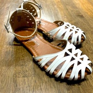 Girls Madden Girl White Sandal - 13